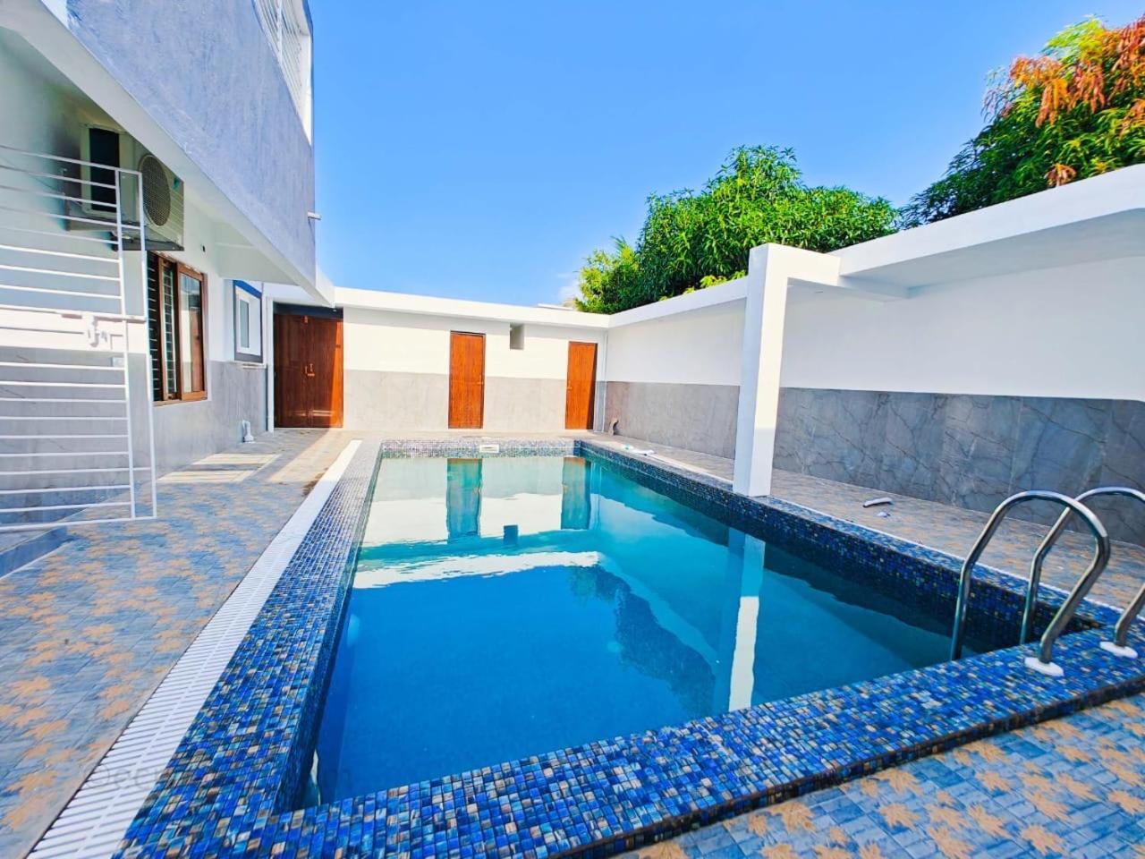 Rini Resort Chennai Esterno foto